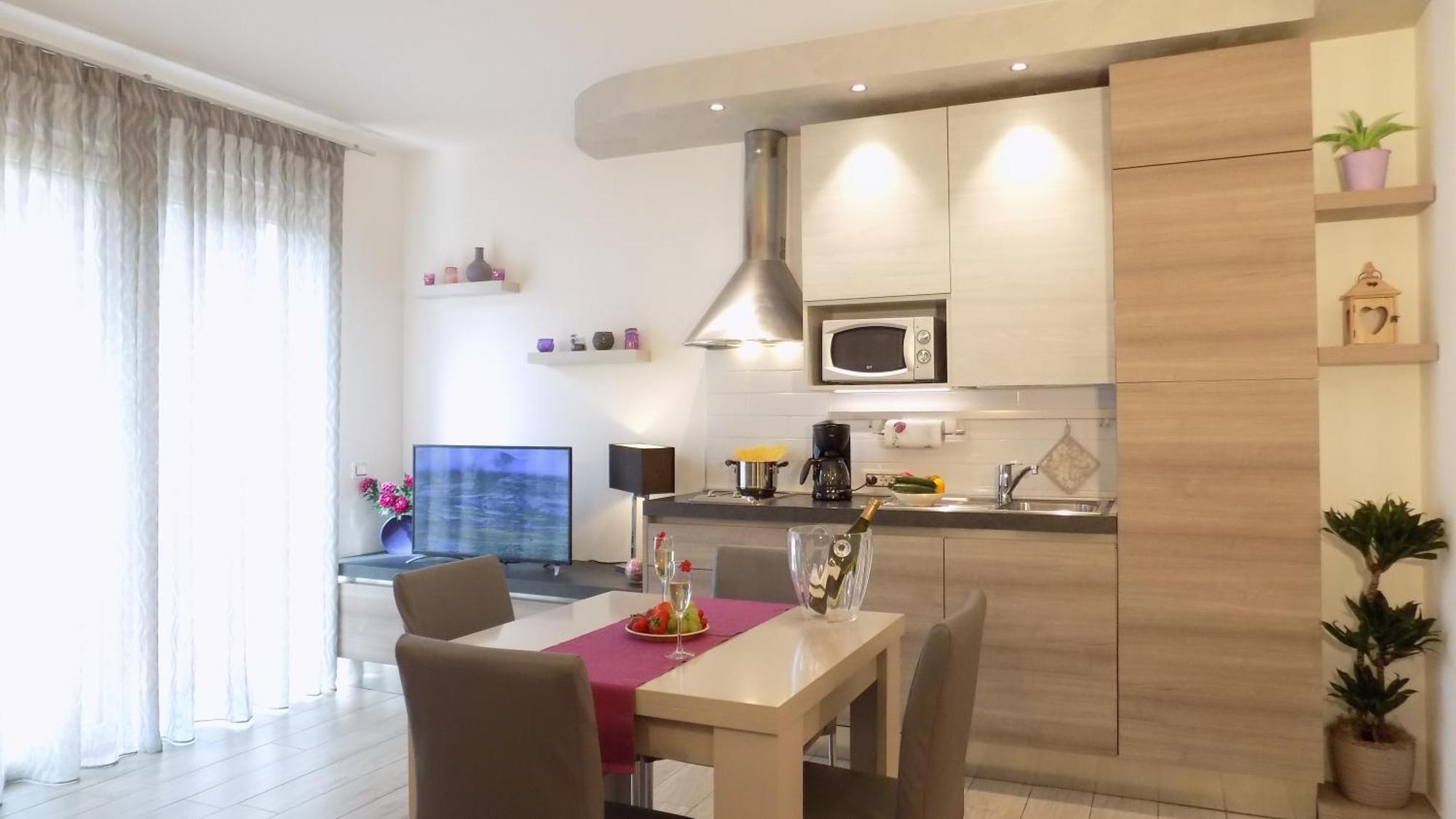 Millyholidays - Apartment Lilla - Center - Nearby Beach - Private Garden - Spa Pool Бардолино Екстериор снимка